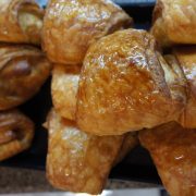 Булочка с яблоком алматы